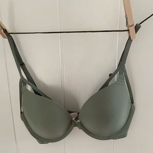VICTORIA’S SECRET PUSH UP 34B